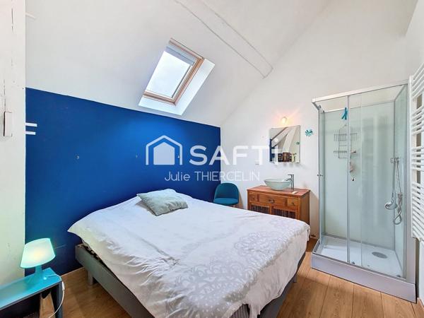 Beaucoup de cachet pour cette maison avec dépendances