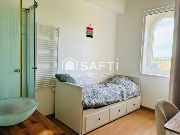 Beaucoup de cachet pour cette maison avec dépendances