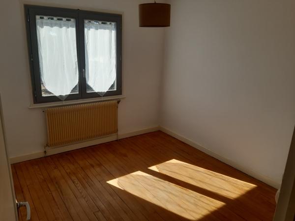 Maison
         5 pièces
        - 110 m² 225 000 €*