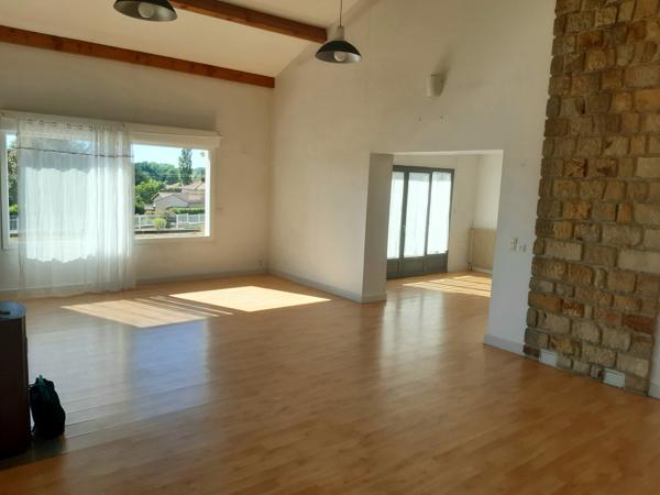 Maison
         5 pièces
        - 110 m² 225 000 €*