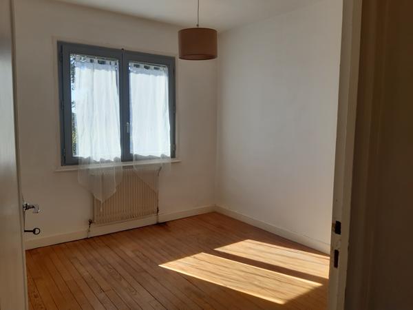 Maison
         5 pièces
        - 110 m² 225 000 €*
