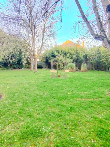 Houilles (78800) Houilles, rue de la Paix, 4 pièces de 68 m² à rénover, 2/3 chambres, cave et box