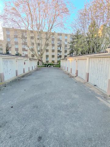 Houilles (78800) Houilles, rue de la Paix, 4 pièces de 68 m² à rénover, 2/3 chambres, cave et box