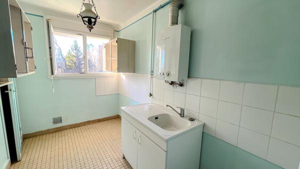 Houilles (78800) Houilles, rue de la Paix, 4 pièces de 68 m² à rénover, 2/3 chambres, cave et box