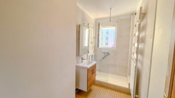 Houilles (78800) Houilles, rue de la Paix, 4 pièces de 68 m² à rénover, 2/3 chambres, cave et box