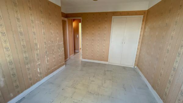 Houilles (78800) Houilles, rue de la Paix, 4 pièces de 68 m² à rénover, 2/3 chambres, cave et box