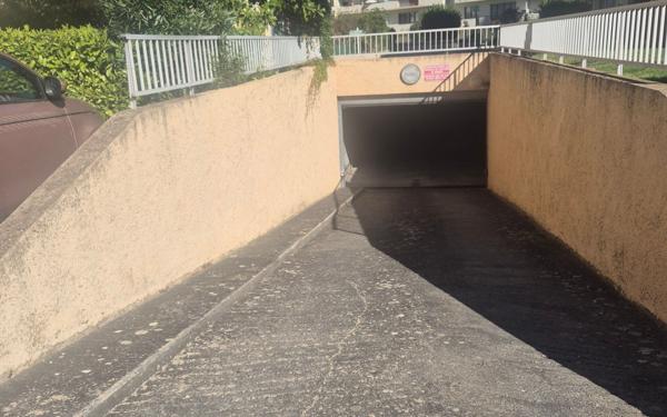 Stationnement à vendre    17 m2 Pont-Saint-Esprit