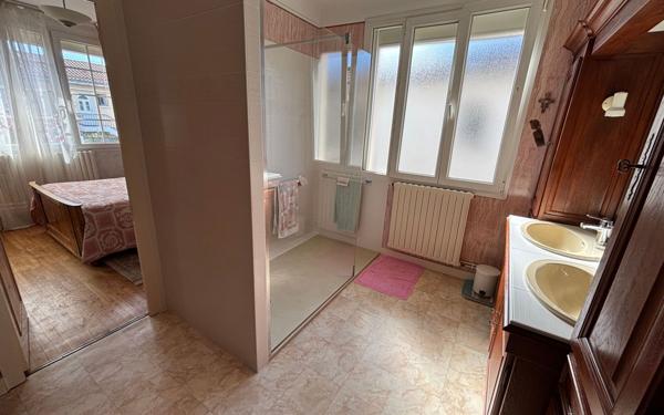 Maison à vendre    7 pièces •  Niort