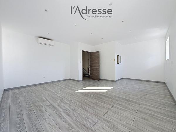 LOCAL PROFESSIONNEL AVEC DÉPÔT ET BUREAUX - SUARTELLO - 92,70 M²