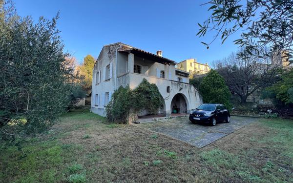 Maison à vendre    5 pièces • 206 m2 Barbentane