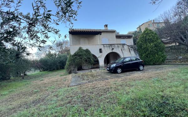 Maison à vendre    5 pièces • 206 m2 Barbentane