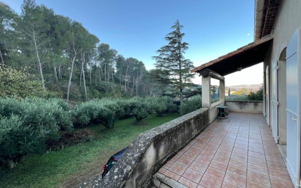 Maison à vendre    5 pièces • 206 m2 Barbentane