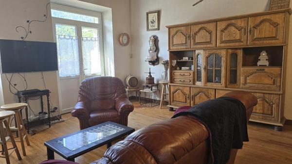 Maison de village en pierre avec terrasse, grand séjour, cuisine équipée, 4 chambres, atellier et caves, à DUNIERE SUR EYRIEUX (07), à 35 mn de Valence (26)