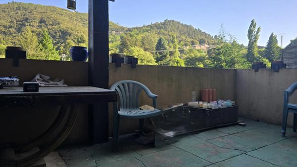 Maison de village en pierre avec terrasse, grand séjour, cuisine équipée, 4 chambres, atellier et caves, à DUNIERE SUR EYRIEUX (07), à 35 mn de Valence (26)