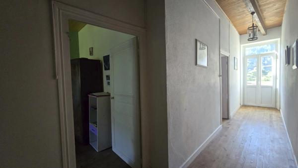 Maison de village en pierre avec terrasse, grand séjour, cuisine équipée, 4 chambres, atellier et caves, à DUNIERE SUR EYRIEUX (07), à 35 mn de Valence (26)