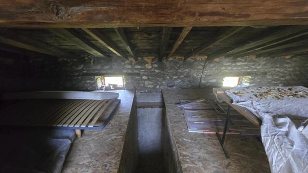 Maison de village en pierre avec terrasse, grand séjour, cuisine équipée, 4 chambres, atellier et caves, à DUNIERE SUR EYRIEUX (07), à 35 mn de Valence (26)