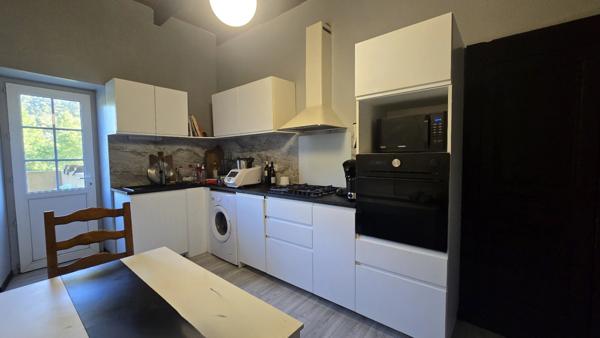 Maison de village en pierre avec terrasse, grand séjour, cuisine équipée, 4 chambres, atellier et caves, à DUNIERE SUR EYRIEUX (07), à 35 mn de Valence (26)