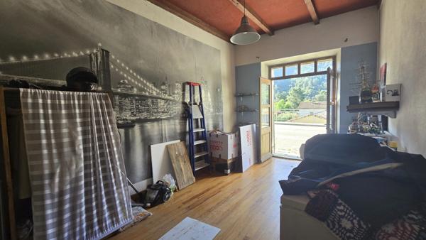 Maison de village en pierre avec terrasse, grand séjour, cuisine équipée, 4 chambres, atellier et caves, à DUNIERE SUR EYRIEUX (07), à 35 mn de Valence (26)