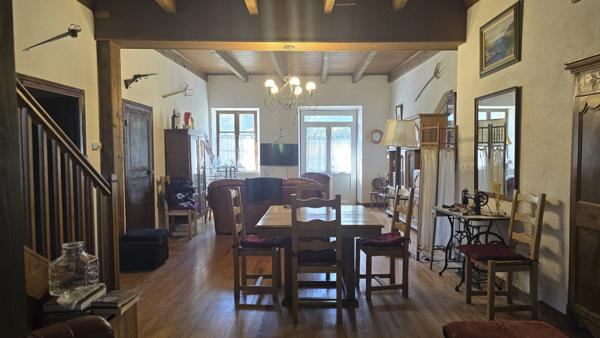 Maison de village en pierre avec terrasse, grand séjour, cuisine équipée, 4 chambres, atellier et caves, à DUNIERE SUR EYRIEUX (07), à 35 mn de Valence (26)