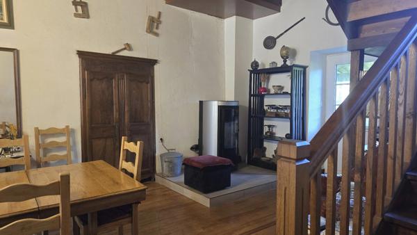 Maison de village en pierre avec terrasse, grand séjour, cuisine équipée, 4 chambres, atellier et caves, à DUNIERE SUR EYRIEUX (07), à 35 mn de Valence (26)