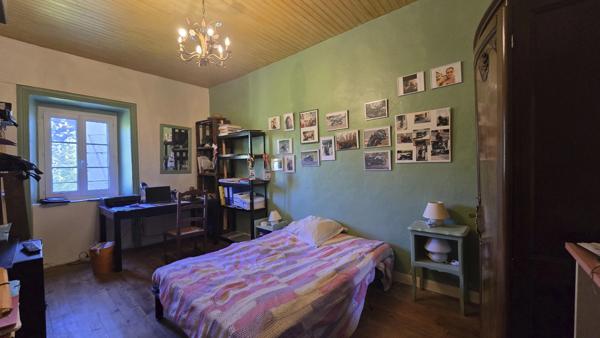 Maison de village en pierre avec terrasse, grand séjour, cuisine équipée, 4 chambres, atellier et caves, à DUNIERE SUR EYRIEUX (07), à 35 mn de Valence (26)