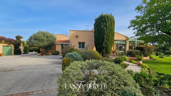 Mas de plain pied de 220m² avec 2 appartements indépendants à Saint-Cyprien