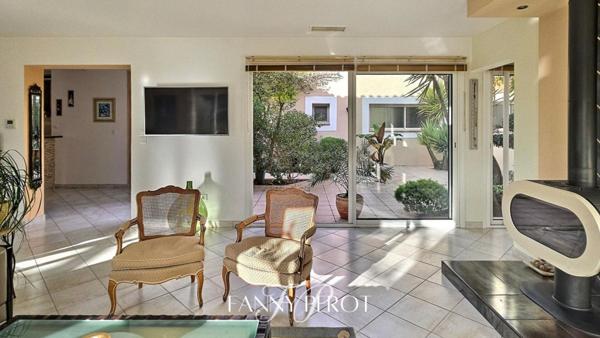 Mas de plain pied de 220m² avec 2 appartements indépendants à Saint-Cyprien