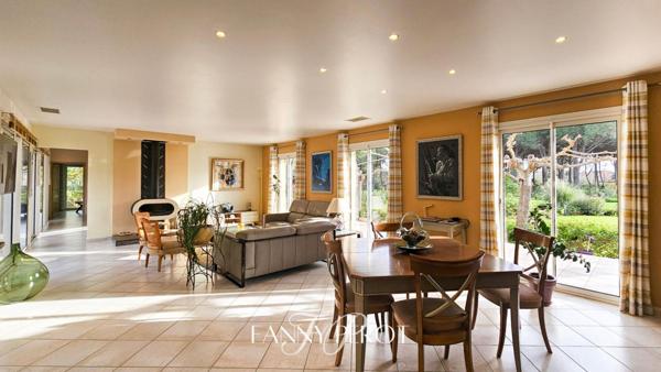 Mas de plain pied de 220m² avec 2 appartements indépendants à Saint-Cyprien