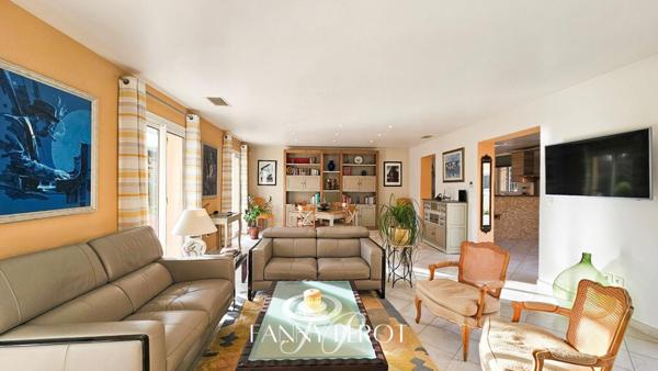 Mas de plain pied de 220m² avec 2 appartements indépendants à Saint-Cyprien