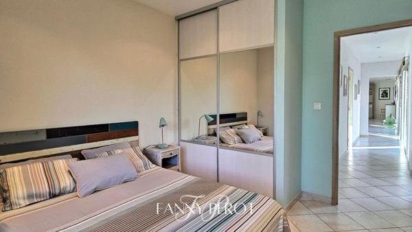 Mas de plain pied de 220m² avec 2 appartements indépendants à Saint-Cyprien