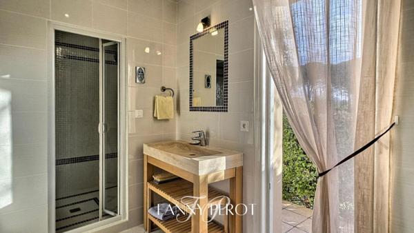 Mas de plain pied de 220m² avec 2 appartements indépendants à Saint-Cyprien