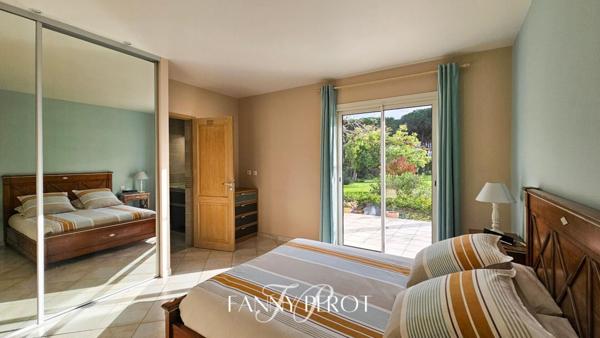 Mas de plain pied de 220m² avec 2 appartements indépendants à Saint-Cyprien