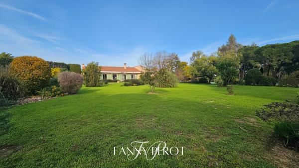 Mas de plain pied de 220m² avec 2 appartements indépendants à Saint-Cyprien