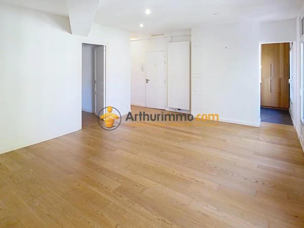 Vente                                                      Appartement
                        
                     4 pièces                      80 m2                     à Perpignan