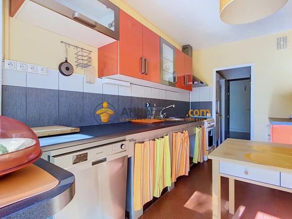 Location                                                      Appartement
                        
                     3 pièces                      95 m2                     à Perpignan