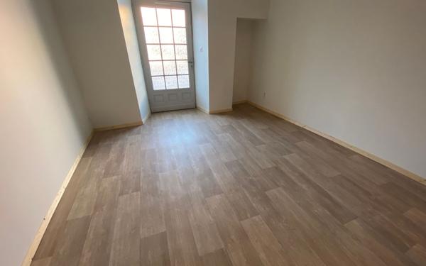 Appartement à louer    3 pièces • 79 m2 Lautrec