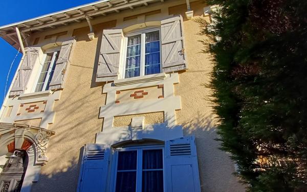 Maison à vendre    5 pièces •  Arcachon