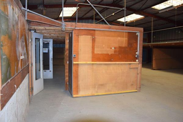 Local professionnel à vendre à La Bazoge-Montpinçon en Mayenne (53440), ref : 53075-FC121