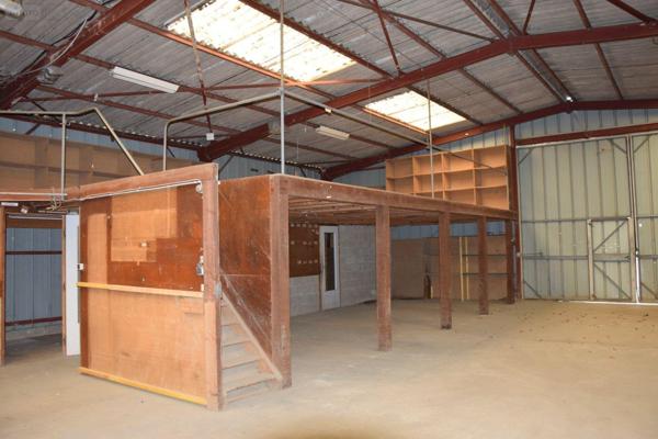 Local professionnel à vendre à La Bazoge-Montpinçon en Mayenne (53440), ref : 53075-FC121