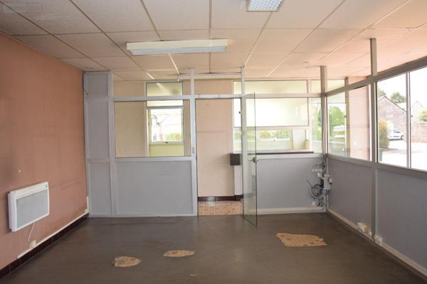 Local professionnel à vendre à La Bazoge-Montpinçon en Mayenne (53440), ref : 53075-FC121