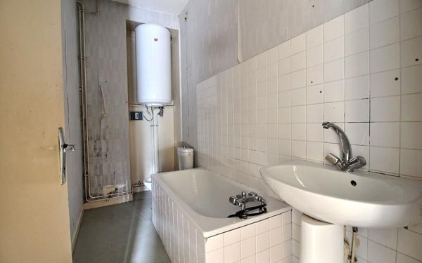 Immeuble à vendre    5 pièces •  Saint-Symphorien-de-Marmagne