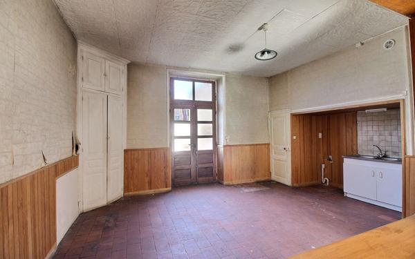 Immeuble à vendre    5 pièces •  Saint-Symphorien-de-Marmagne