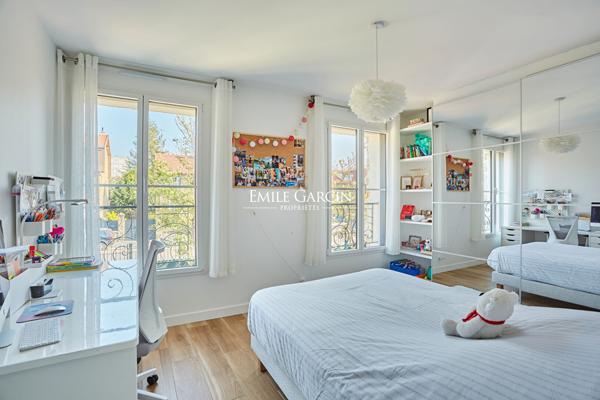 A vendre-Versailles Montreuil Maison contemporaine rare 11 pièces 210 m2, 6 chambres