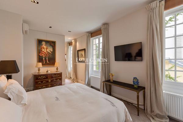 Location meublée- Maison individuelle - Jardin-  Paris 4e - 500m²- Place des Vosges