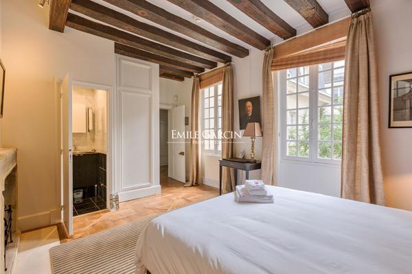 Location meublée- Maison individuelle - Jardin-  Paris 4e - 500m²- Place des Vosges