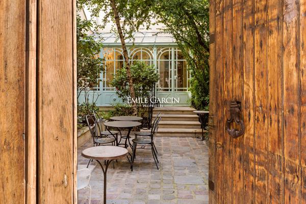 Location meublée- Maison individuelle - Jardin-  Paris 4e - 500m²- Place des Vosges