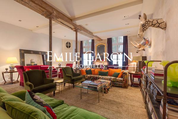 Location meublée- Maison individuelle - Jardin-  Paris 4e - 500m²- Place des Vosges