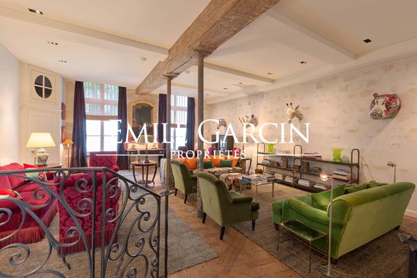 Location meublée- Maison individuelle - Jardin-  Paris 4e - 500m²- Place des Vosges