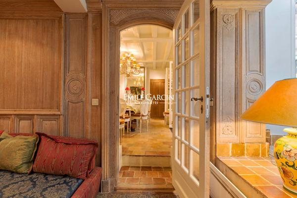 Location meublée- Maison individuelle - Jardin-  Paris 4e - 500m²- Place des Vosges