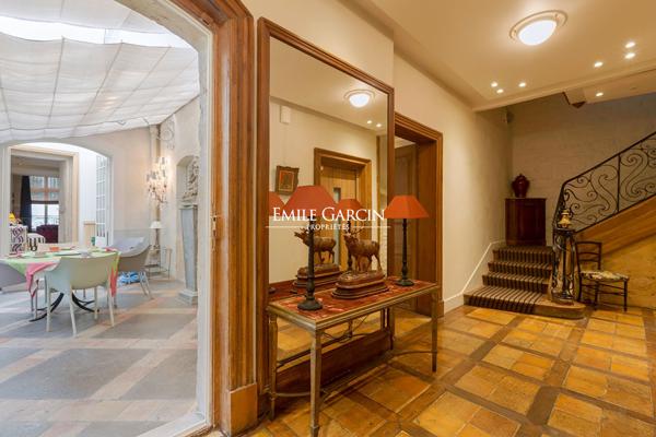 Location meublée- Maison individuelle - Jardin-  Paris 4e - 500m²- Place des Vosges